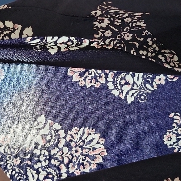 Misia navy blue v-neck tunic with cream and rose colored print - Picture 7 of 9